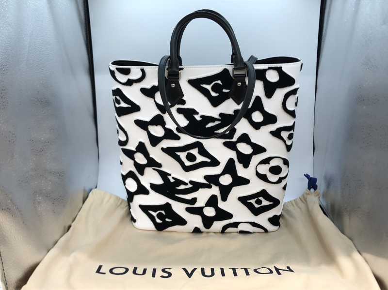 ルイヴィトン買取 LV×UFカバ M45567