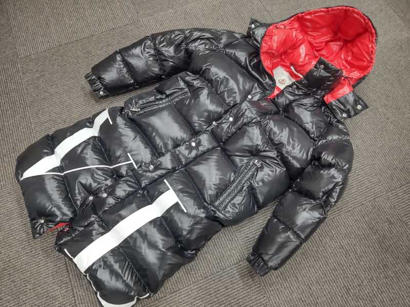 ヴァレンティノ×モンクレール買取 ダウンジャケット