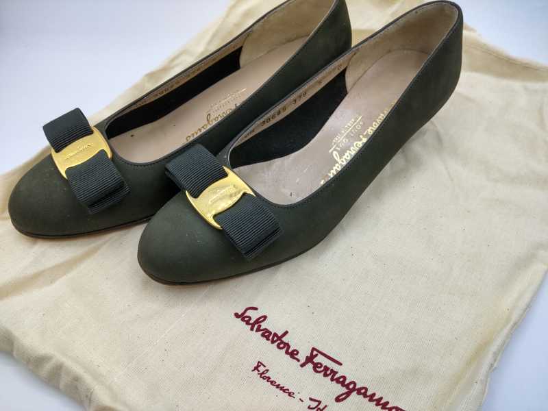 フェラガモ買取 ヴァラ パンプス