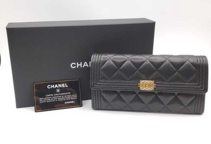 シャネル　買取　ボーイシャネル　二つ折り長財布　キャビア/ブラック