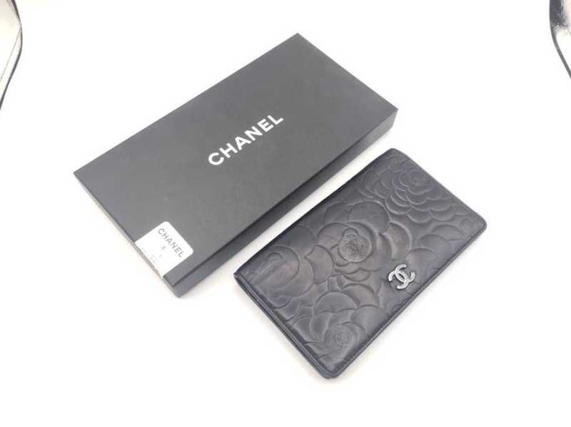 シャネル　買取　カメリア　二つ折り長財布　ラム/ブラック