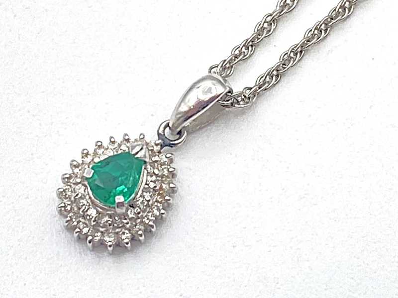 エメラルド買取 プラチナネックレス