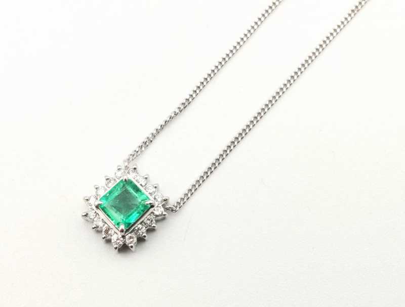 PT900ネックレス　買取　エメラルド