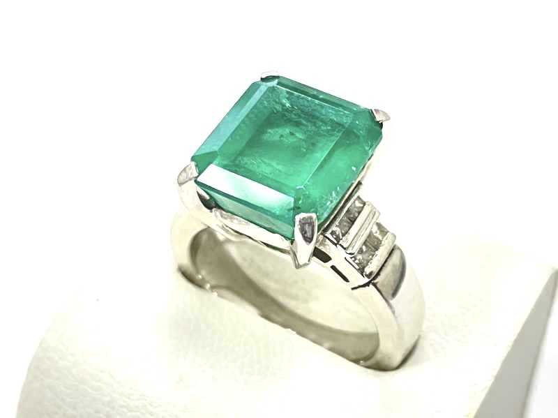 宝石買取 リング プラチナ エメラルド 3ct