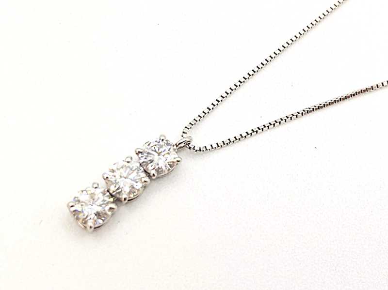 ダイヤモンド買取 ３ストーンネックレス