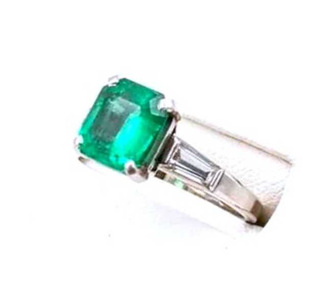 宝石買取　エメラルドダイヤモンドリング　プラチナ