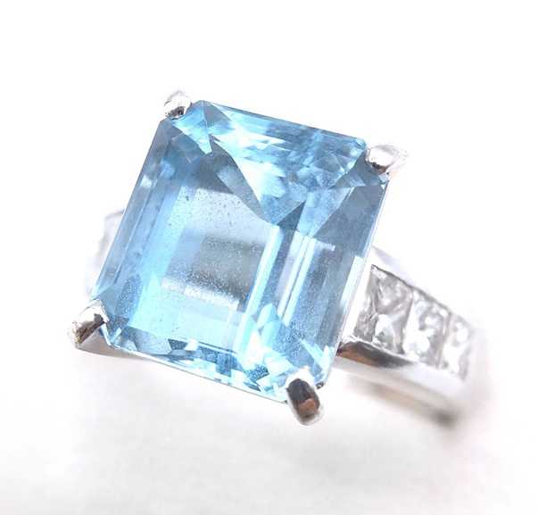 宝石買取　アクアマリンダイヤモンドリング　プラチナ