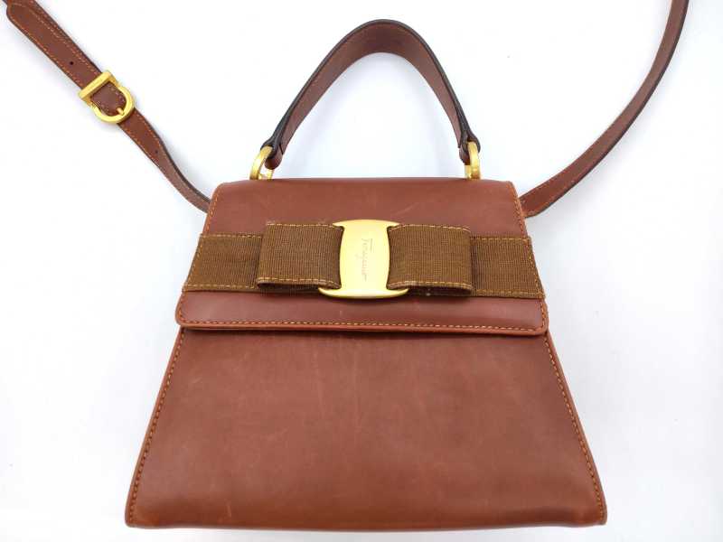 フェラガモ買取 ヴァラ ショルダーバッグ