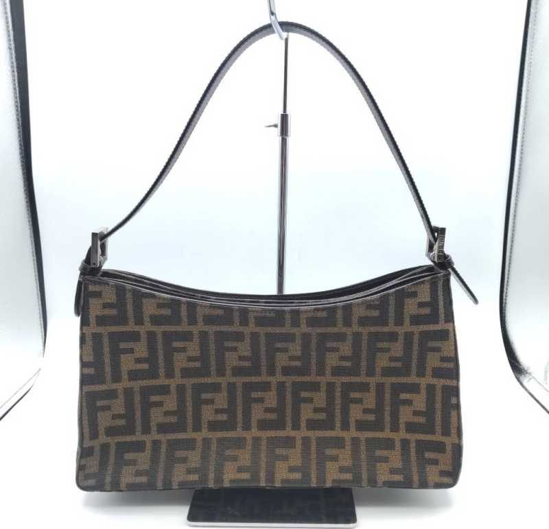 フェンディ　買取　ズッカ柄ワンショルダーバッグ