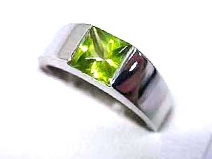 カルティエ買取 750WG タンク ペリドット リング