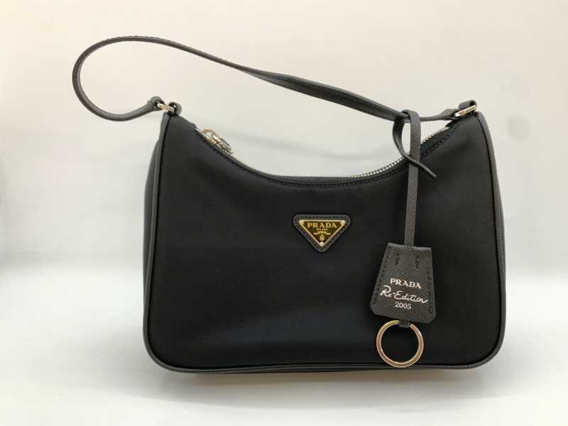プラダ買取 Re-Edition 2005 Re-Nylonミニバッグ 1NE204