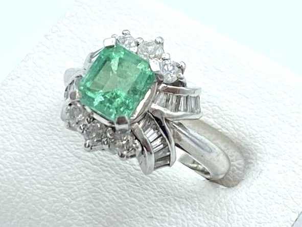 宝石買取 プラチナ台 エメラルド ダイヤモンド デザインリング