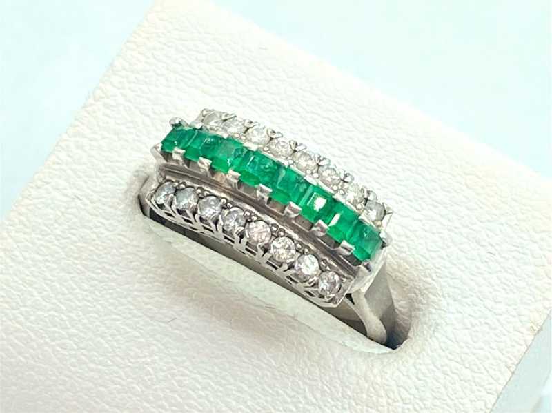 宝石買取 プラチナ台 エメラルド ダイヤモンド デザイン イヤリング 