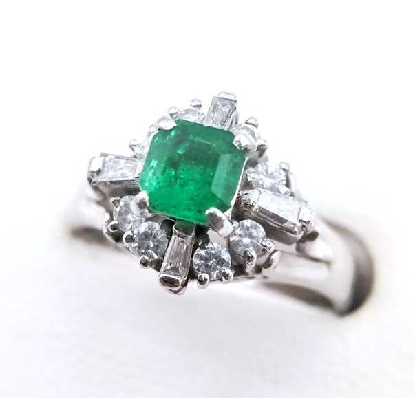 宝石買取　エメラルドダイヤモンドリング　プラチナ