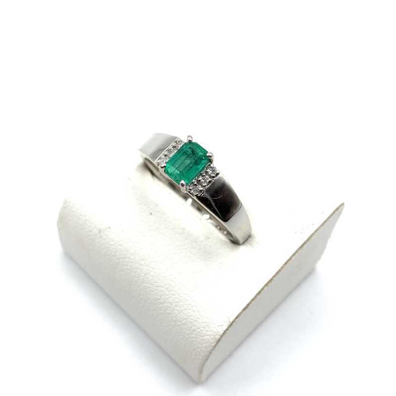 宝石買取 エメラルド プラチナリング