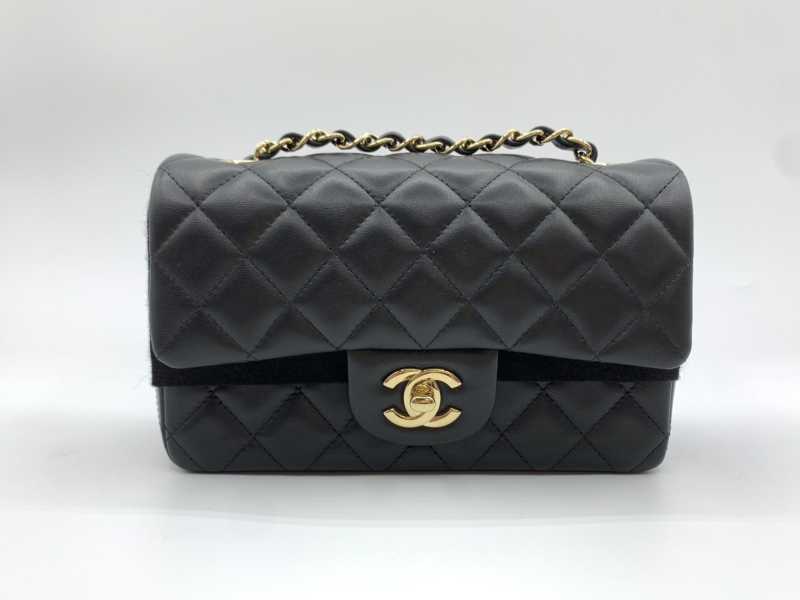 シャネル買取 ミニクラシックハンドバッグ A69900