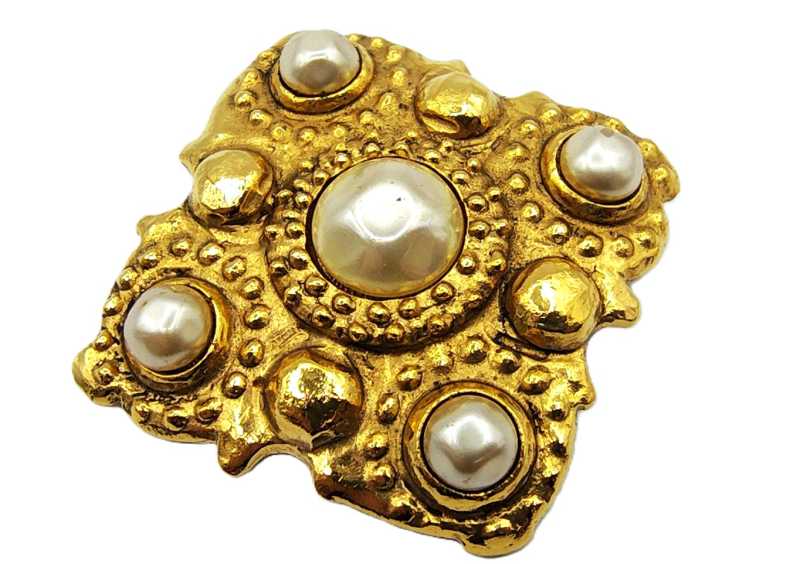 シャネル買取 フェイクパール ブローチ