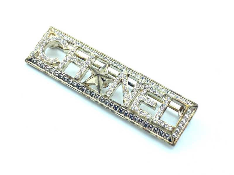 シャネル買取 ロゴ ラインストーン ブローチ A17 C