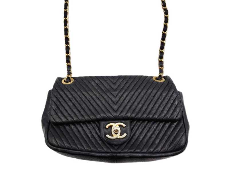 シャネル買取 Vステッチ チェーンショルダー バッグ