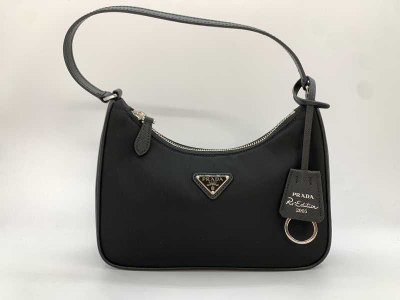 プラダ買取 Re-Edition 2005 Re-Nylonミニバッグ 1NE204