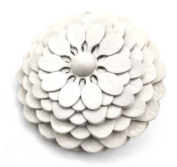 ロエベ買取　スタッドフラワーチャーム　アクセサリー