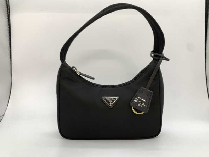 プラダ買取 Re-Edition 2000 Re-Nylonミニバッグ 1NE515