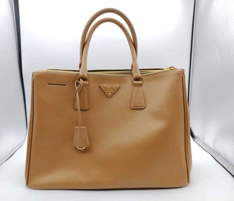 プラダ　買取　サフィアーノラクス