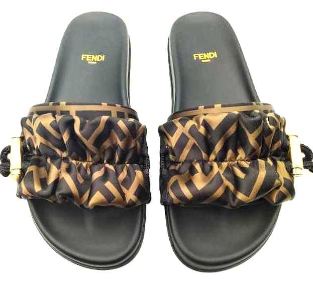 フェンディ買取　スライドサンダル　ズッカ