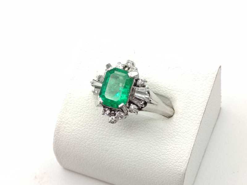 宝石買取 エメラルド 指輪 Pt900