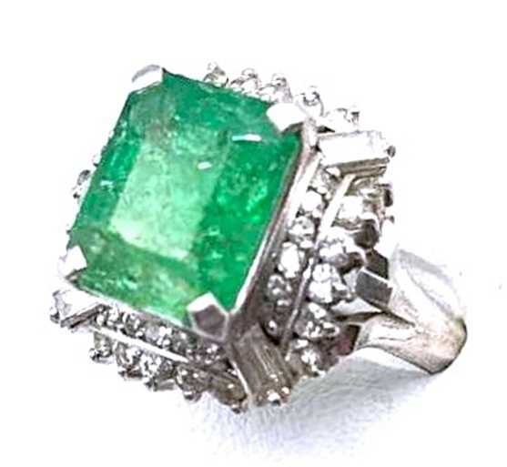 宝石買取　エメラルドダイヤモンドリング　プラチナ