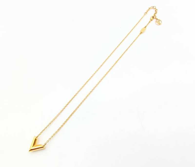ルイヴィトン　買取　エッセンシャルVネックレス
