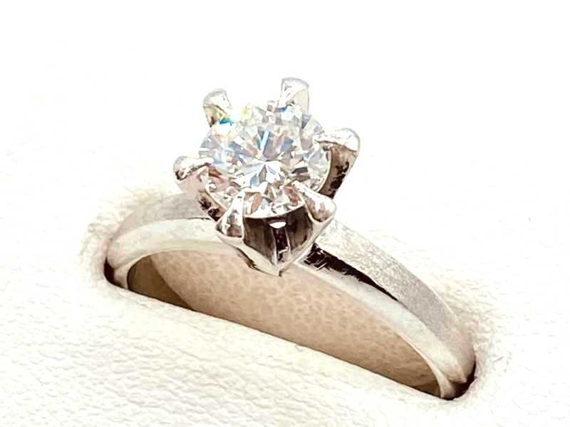 ダイヤモンド買取 プラチナ台 ラウンドブリリアントカット ダイヤモンド 0.80ct 立て爪 リング