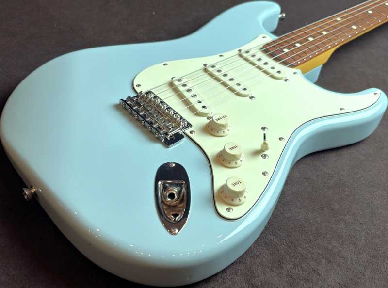 Fender Made in Japan Traditional Stratocaster DNB 買取
