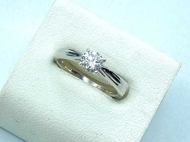 ダイヤモンド買取 プラチナ台 ラウンドブリリアントカット ダイヤモンド 0.404ct リング