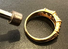 磁石による判別方法も