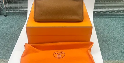 保存袋や箱、付属品もセットにすることでプラス査定にイメージ