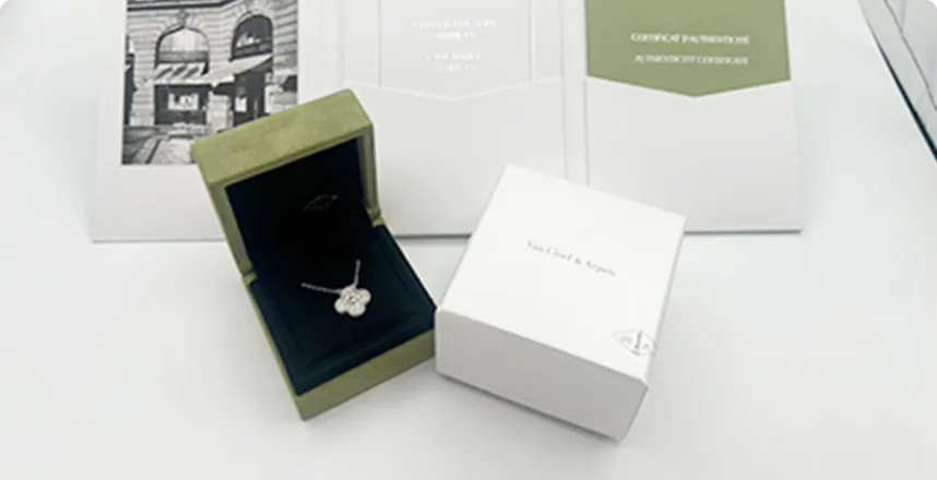 ヴァンクリーフアンドアーペル<br />
高価買取をお望みなら付属品もイメージ