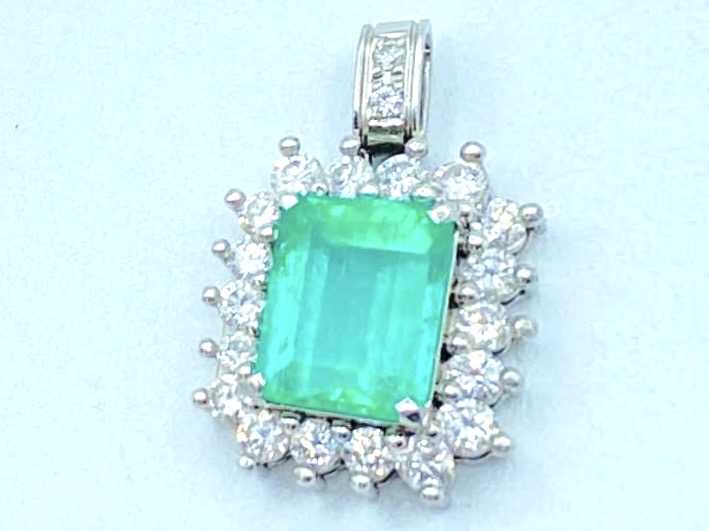 プラチナ台 エメラルド 3.33ct ダイヤモンド 0.98ct デザイン ペンダント