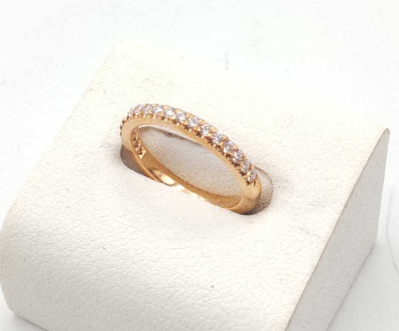 ハーフエタニティ リング