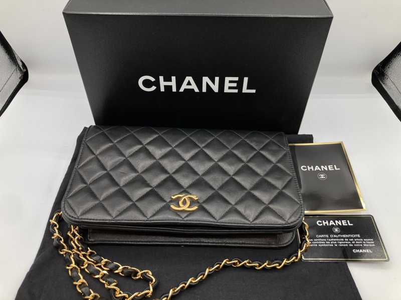 シャネルのロゴの由来とは？ココ・シャネルがロゴに込めた想い  