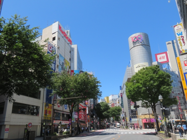 渋谷の宮益坂方面