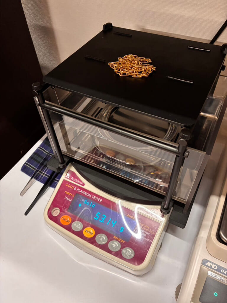 目の前で計量してくれるか