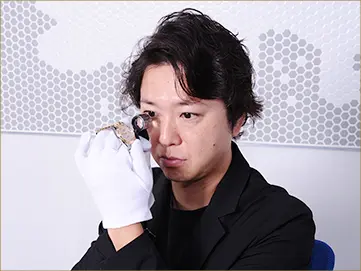 査定中のスタッフの写真